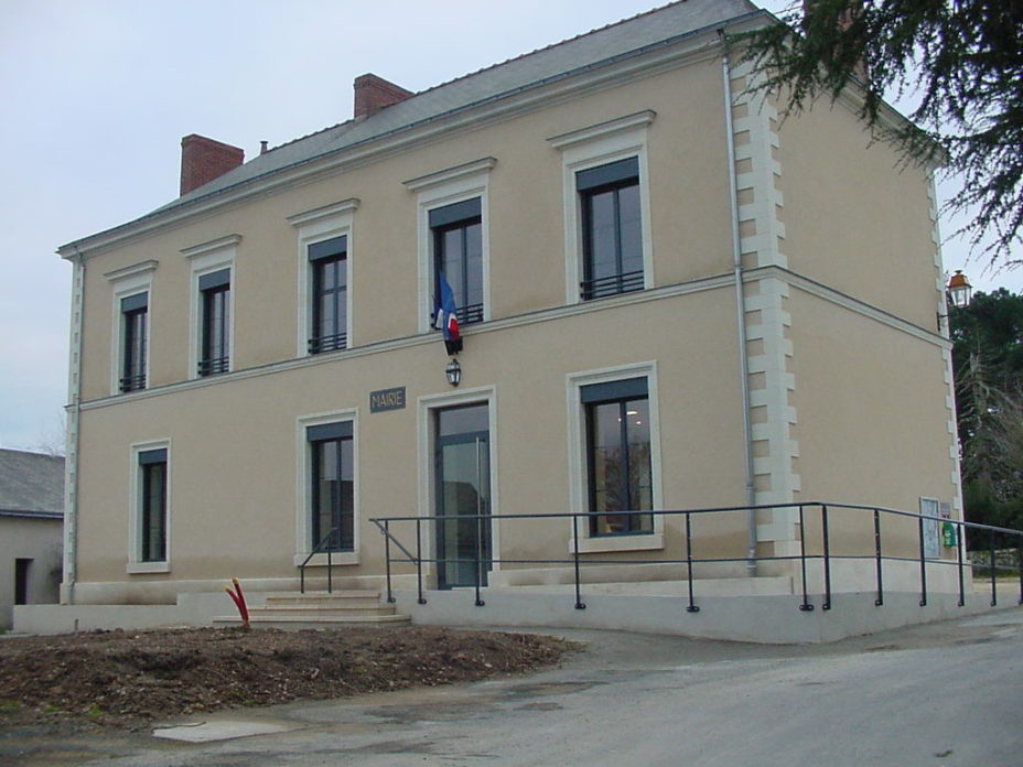 Mairie de Montreuil-sur-Maine